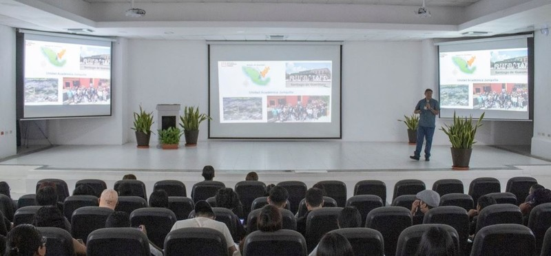 Estudiantes durante una actividad del Congreso