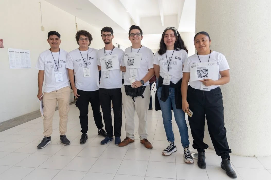 Estudiantes participando en una actividad del Congreso